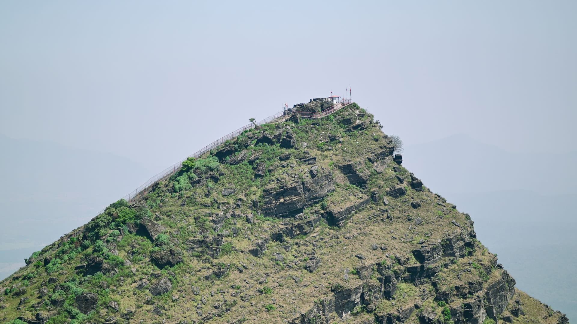 Salher Fort Travel Guide | Trek, History, Route & Best Time to Visit - Photo 2