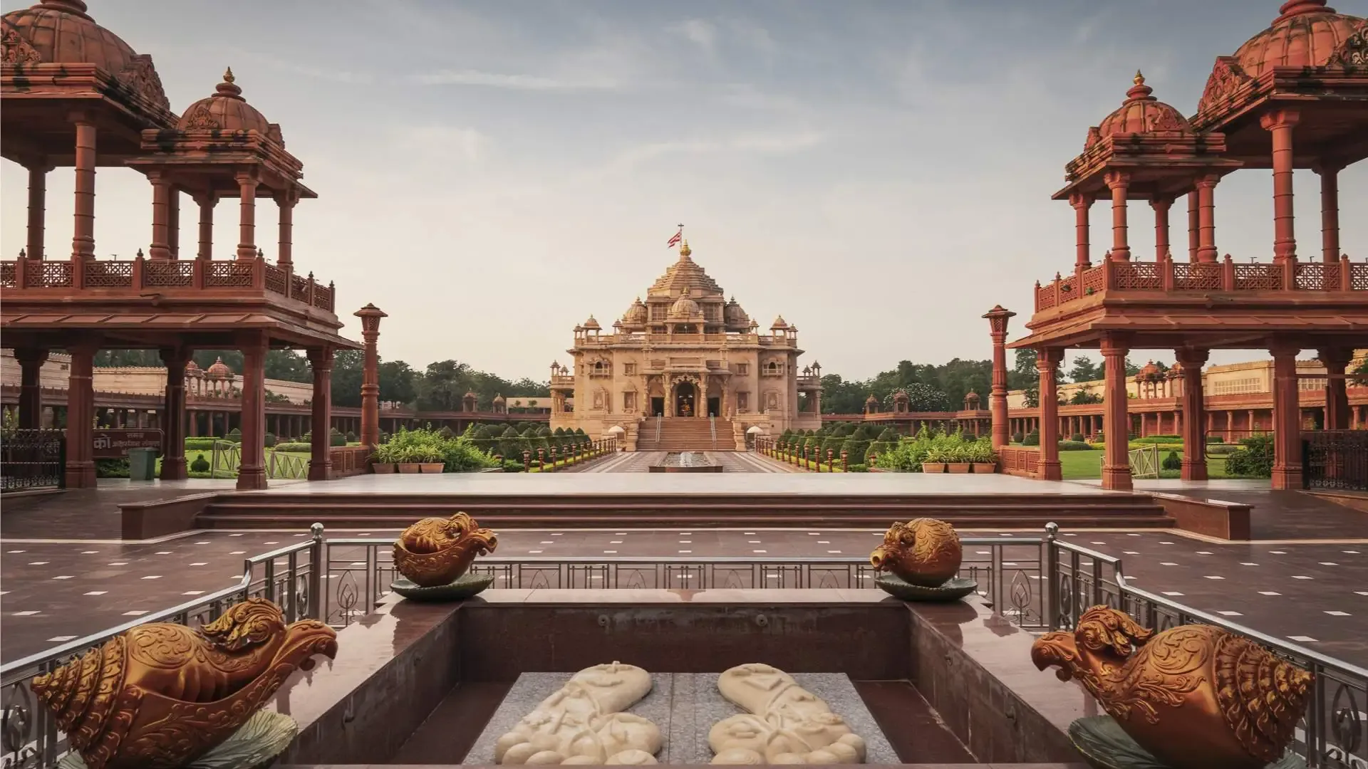 Akshardham Temple: A Masterpiece of Devotion and Art - Photo 6