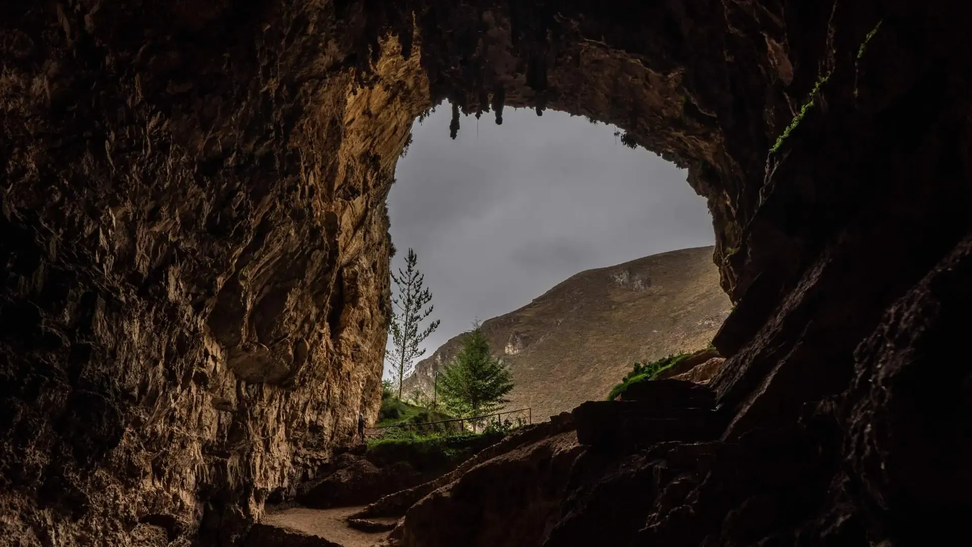 Bhimbetka Rock Shelters: Prehistoric Cave Paintings & Travel Guide - Photo 2