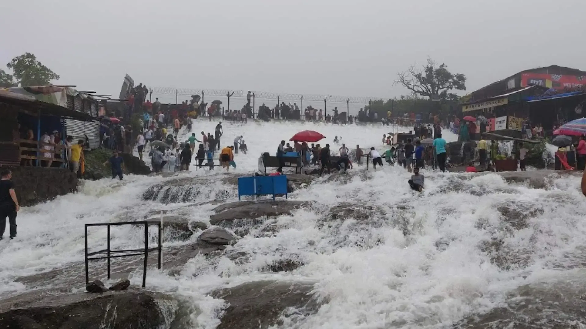 Bhushi Dam: Lonavala's Famous Monsoon Paradise - Photo 7
