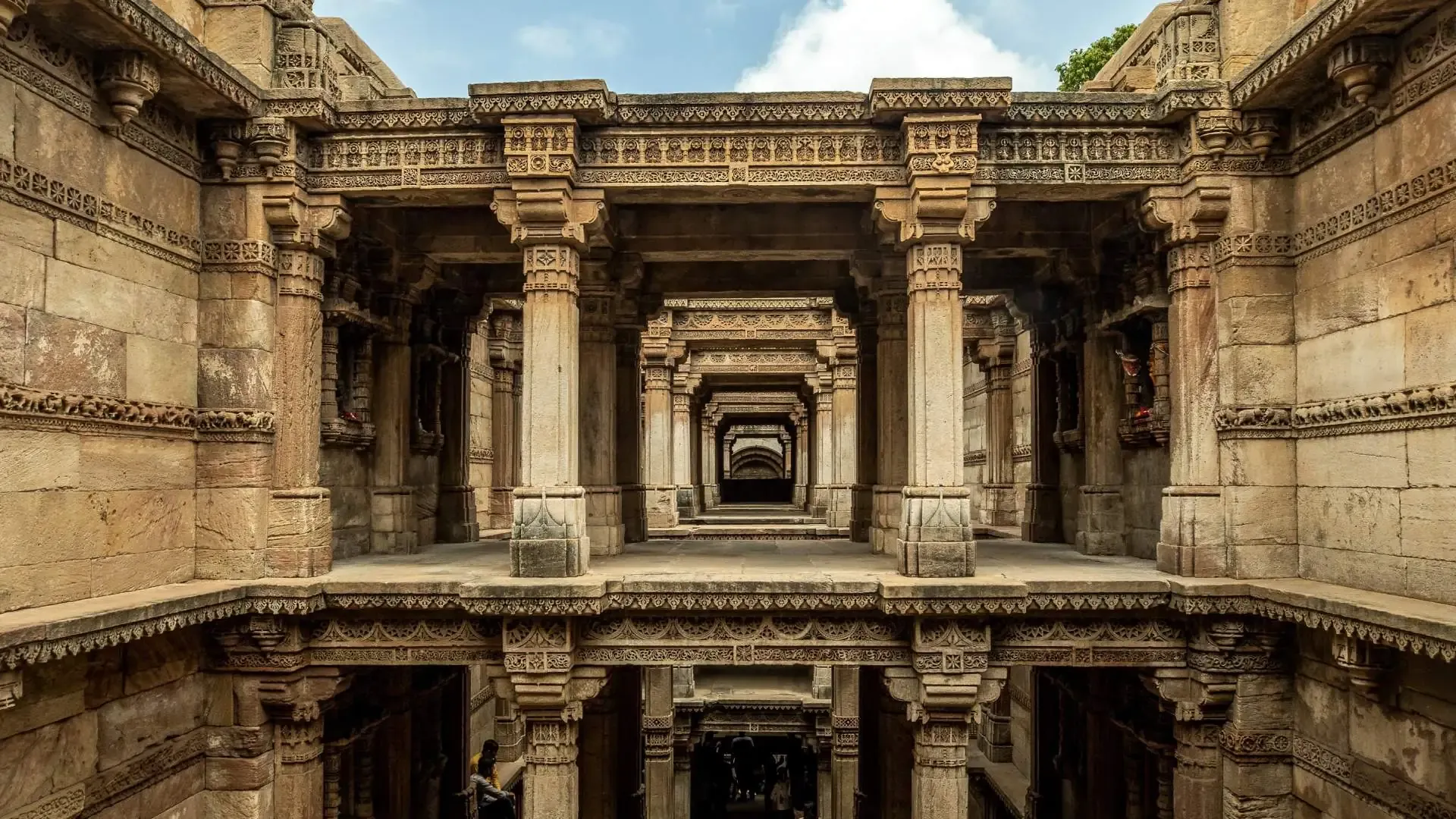 Adalaj Vav Travel Guide - Photo 3