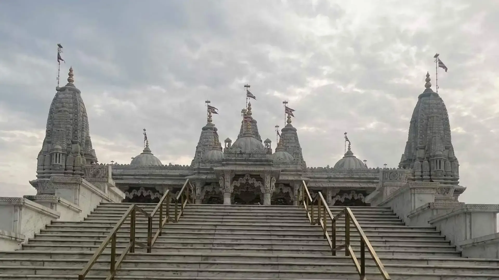 Shri Swaminarayan Mandir, Navsari: A Peaceful Spiritual Destination in South Gujarat - Photo 3