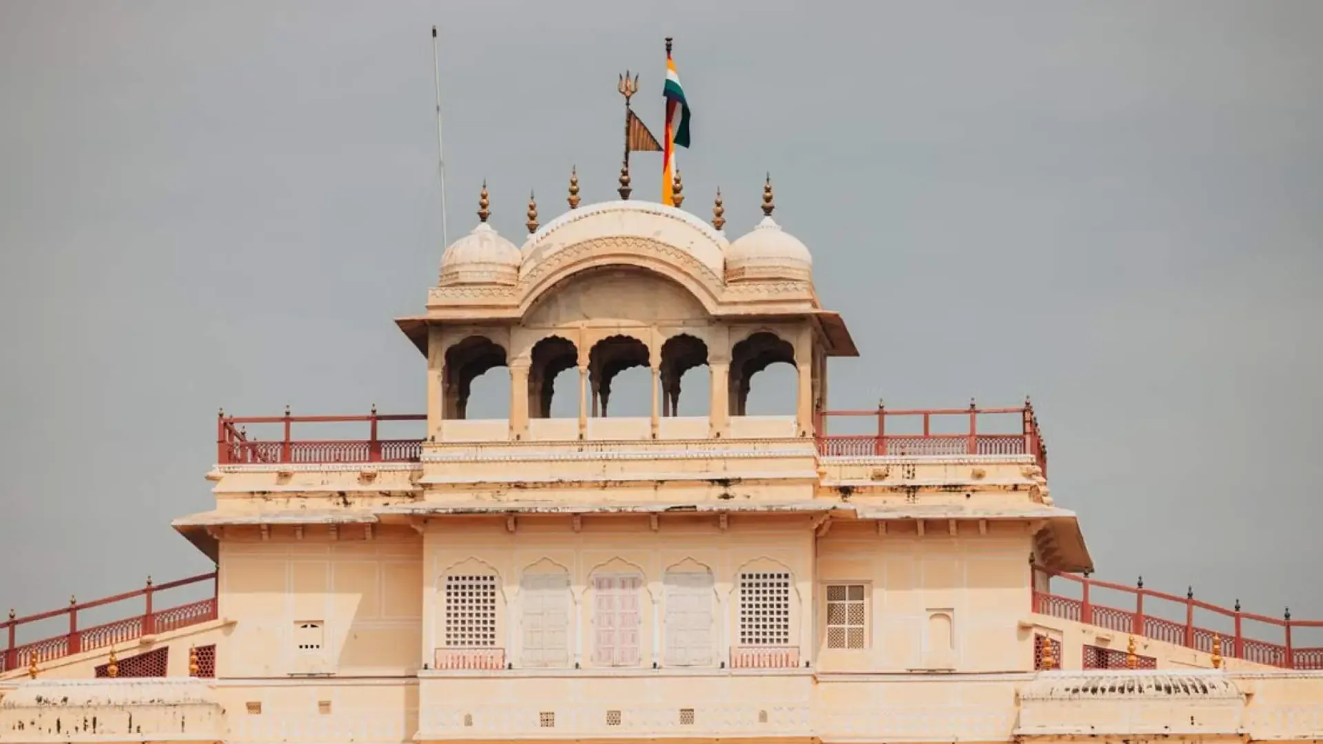 Hawa Mahal: The Iconic Palace of Winds in Jaipur - Photo 3