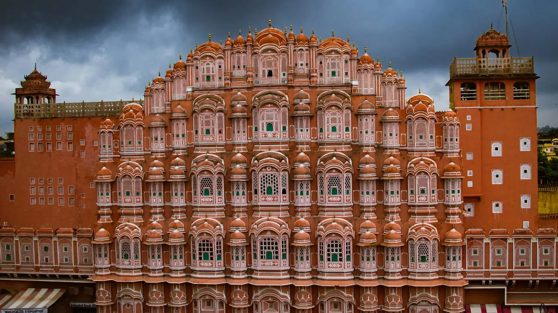 Hawa Mahal: The Iconic Palace of Winds in Jaipur - Photo 2