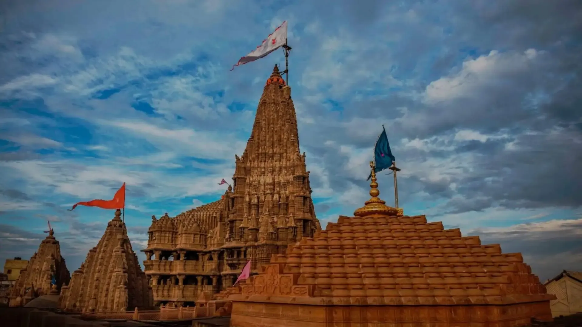 Dwarkadhish Temple: The Sacred Kingdom of Lord Krishna - Photo 2
