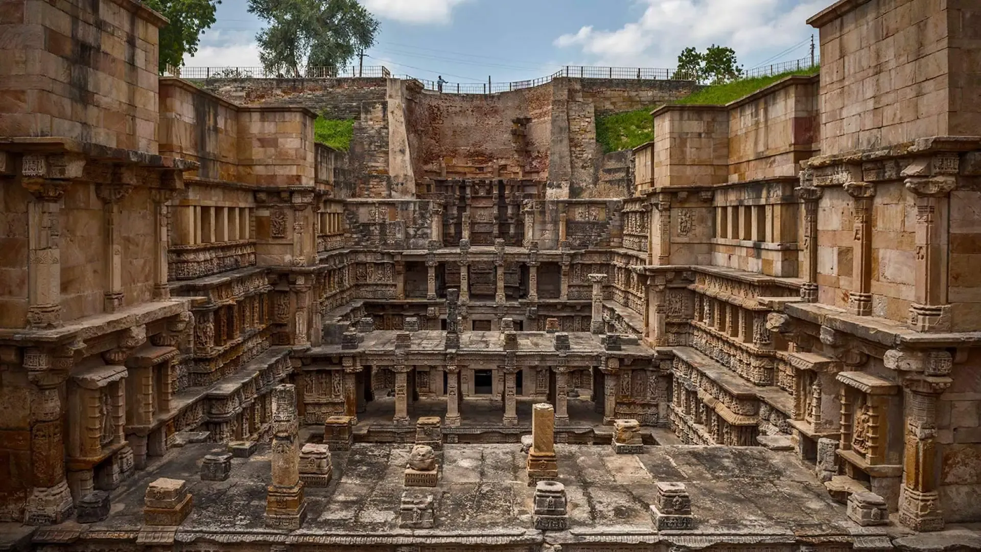 Rani Ki Vav: The Queen's Stepwell and UNESCO World Heritage Site - Photo 4