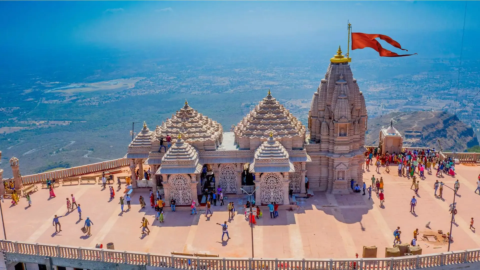 Pavagadh Mahakali Temple: The Peak of Devotion - Photo 2