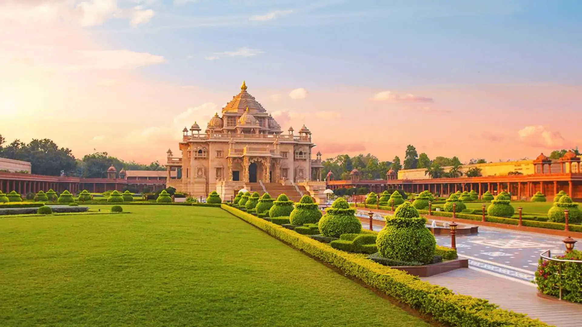 Akshardham Temple: A Masterpiece of Devotion and Art - Photo 2