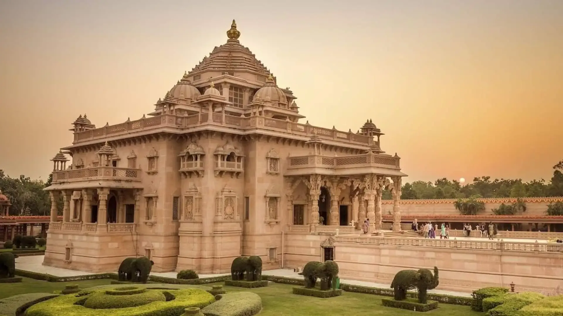 Akshardham Temple: A Masterpiece of Devotion and Art - Photo 4