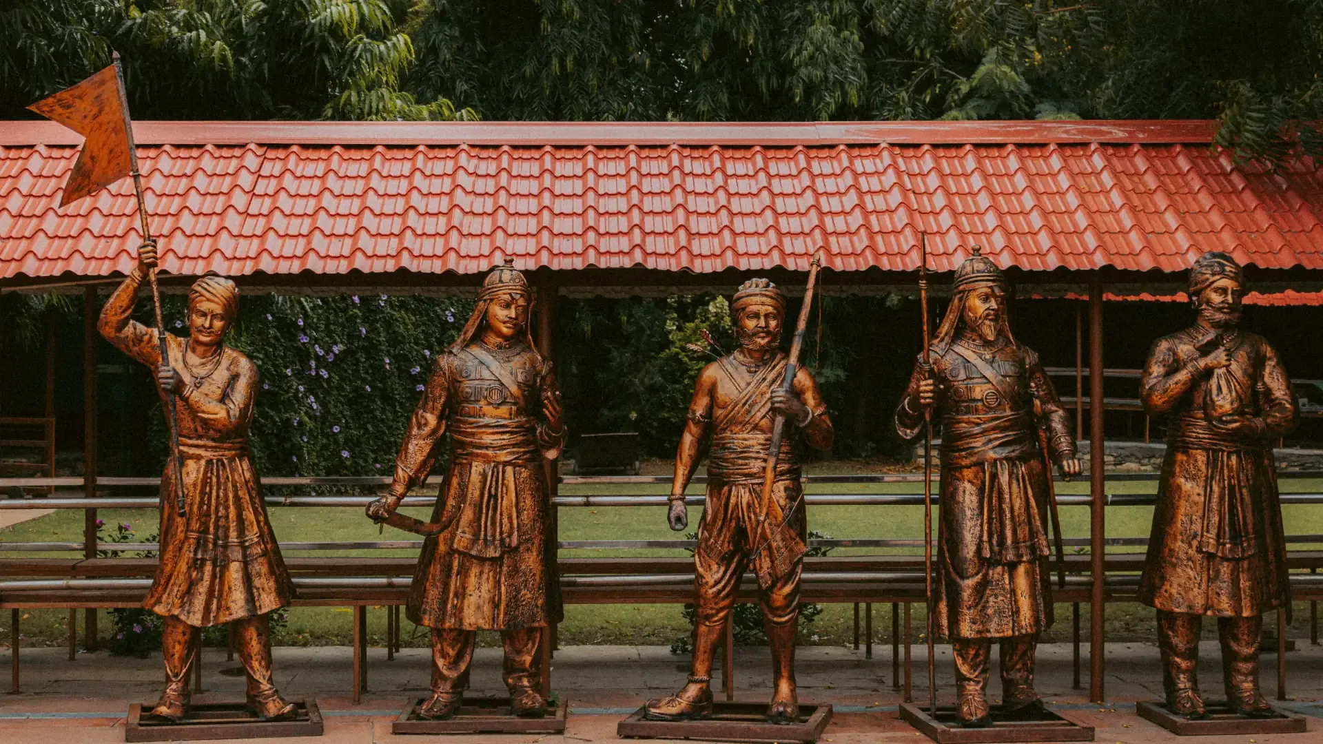 Sayaji Baug & Baroda Museum Vadodara: Royal Park, Planetarium & Toy Train Guide - Photo 5