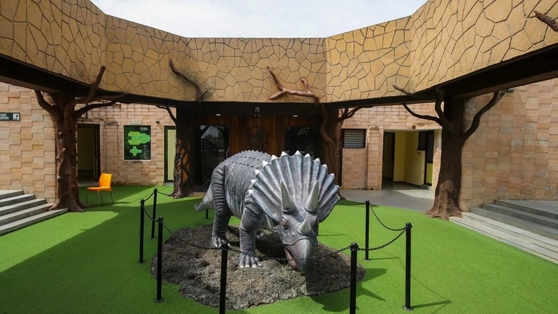 Balasinor Dinosaur Museum Raiyoli (Mahisagar, Gujarat): Complete Travel Guide, History & Photos