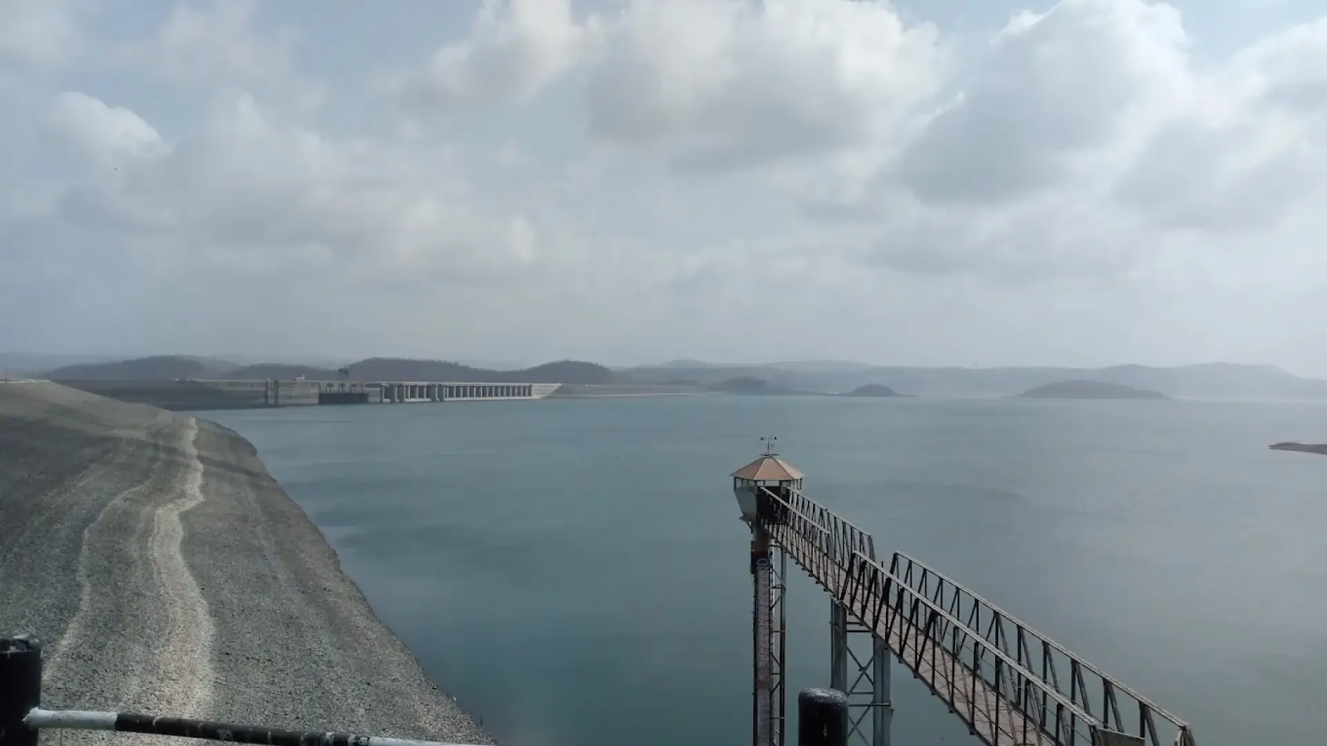 Ukai Dam Tapi: Vallabh Sagar Reservoir, Gates & Travel Guide - Photo 2