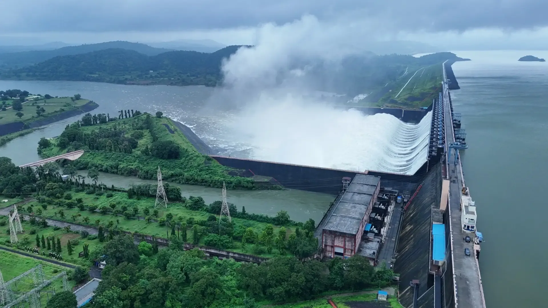 Ukai Dam Tapi: Vallabh Sagar Reservoir, Gates & Travel Guide - Photo 5