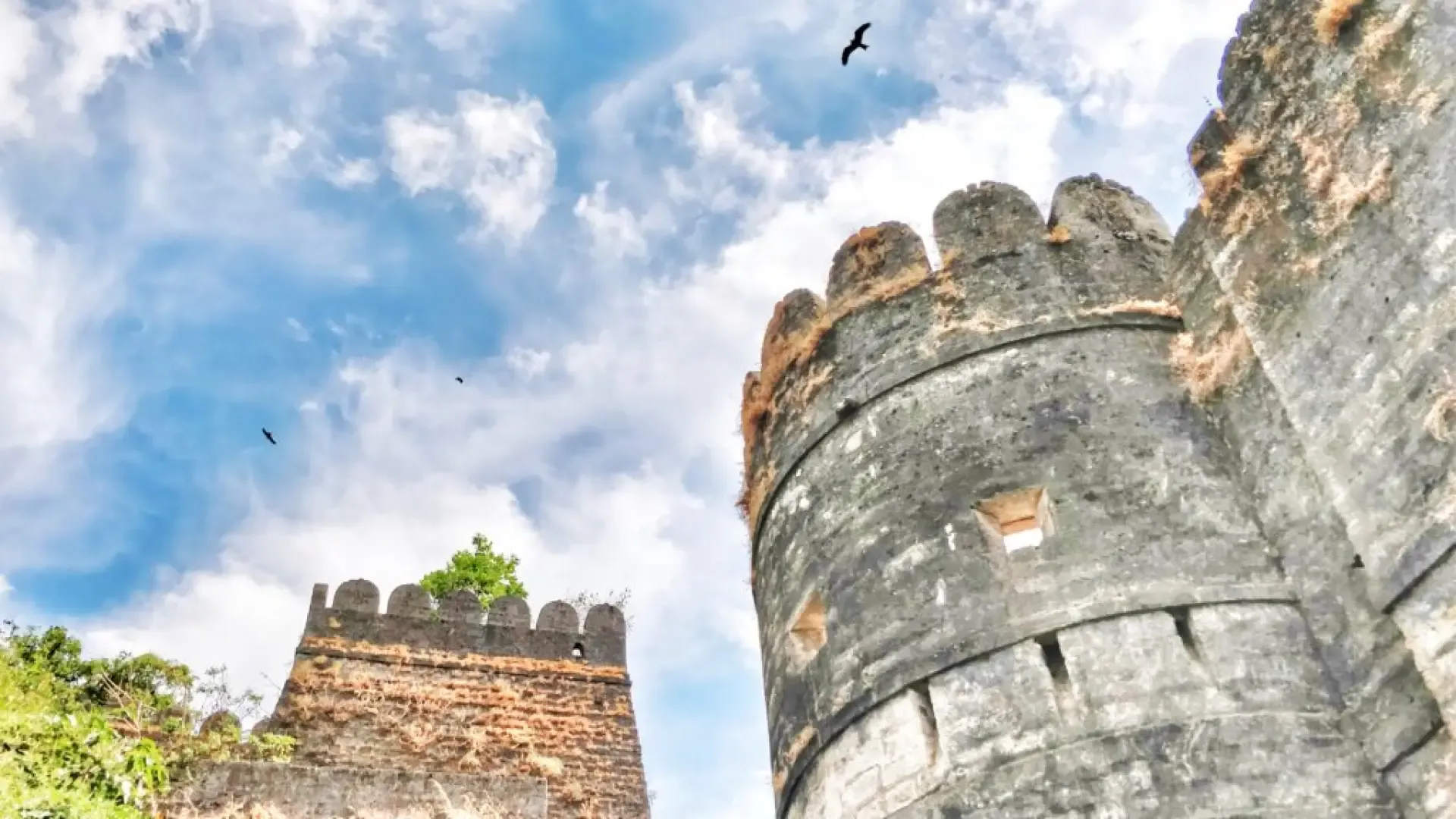 Uperkot Fort Junagadh: History, Buddhist Caves, Timings & Guide