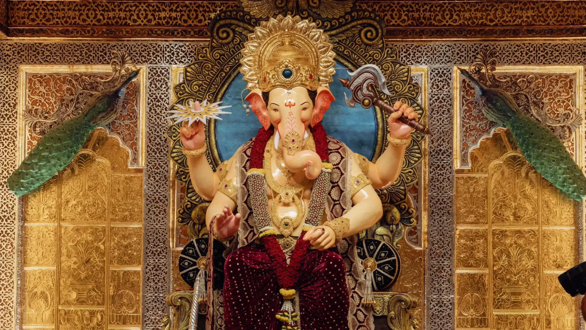 Lalbaugcha Raja 2026 Mumbai: History, Navsacha Ganpati, Mukh & Charan Darshan, Timings & Guide - Photo 3
