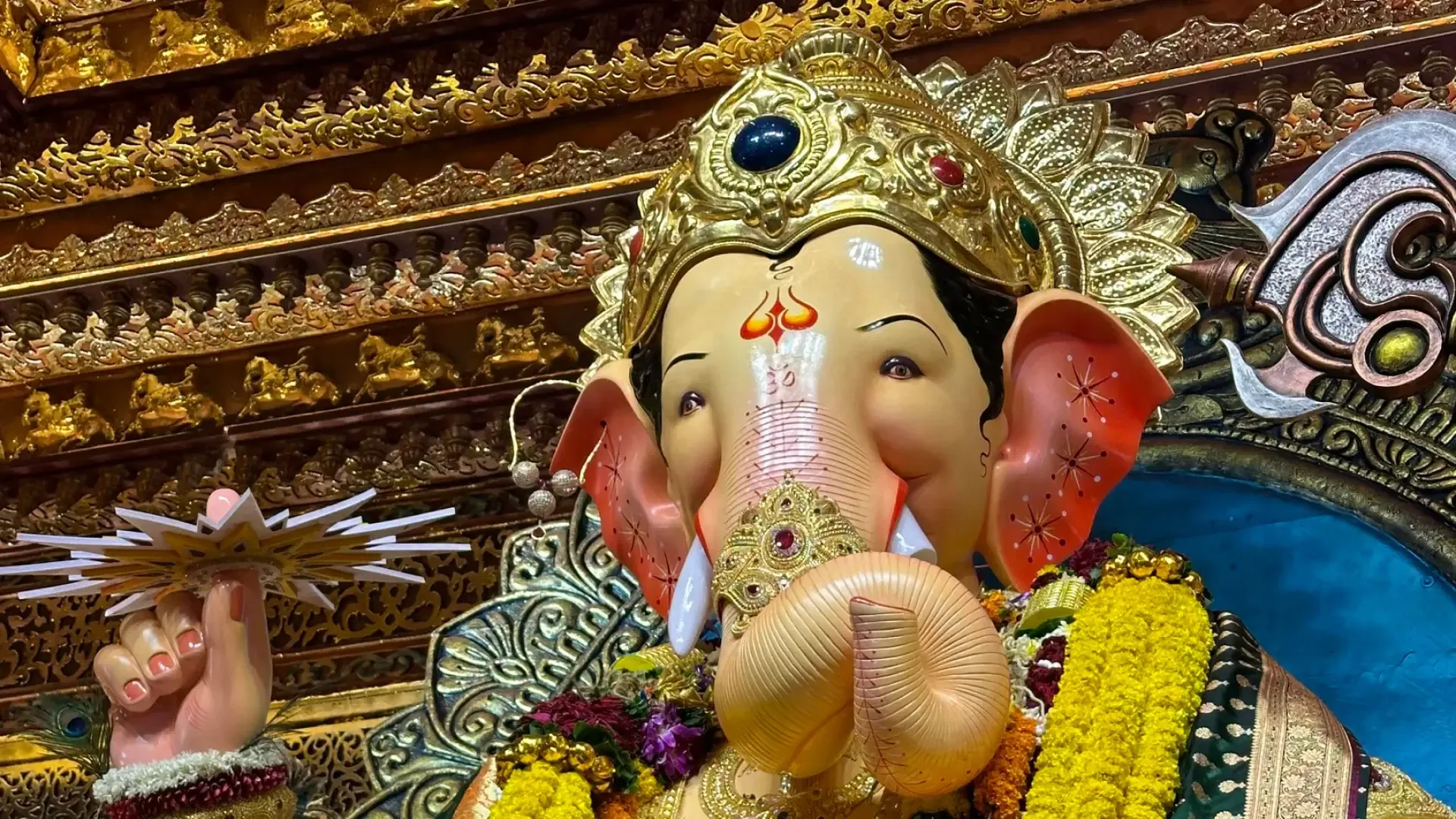 Lalbaugcha Raja 2026 Mumbai: History, Navsacha Ganpati, Mukh & Charan Darshan, Timings & Guide - Photo 4