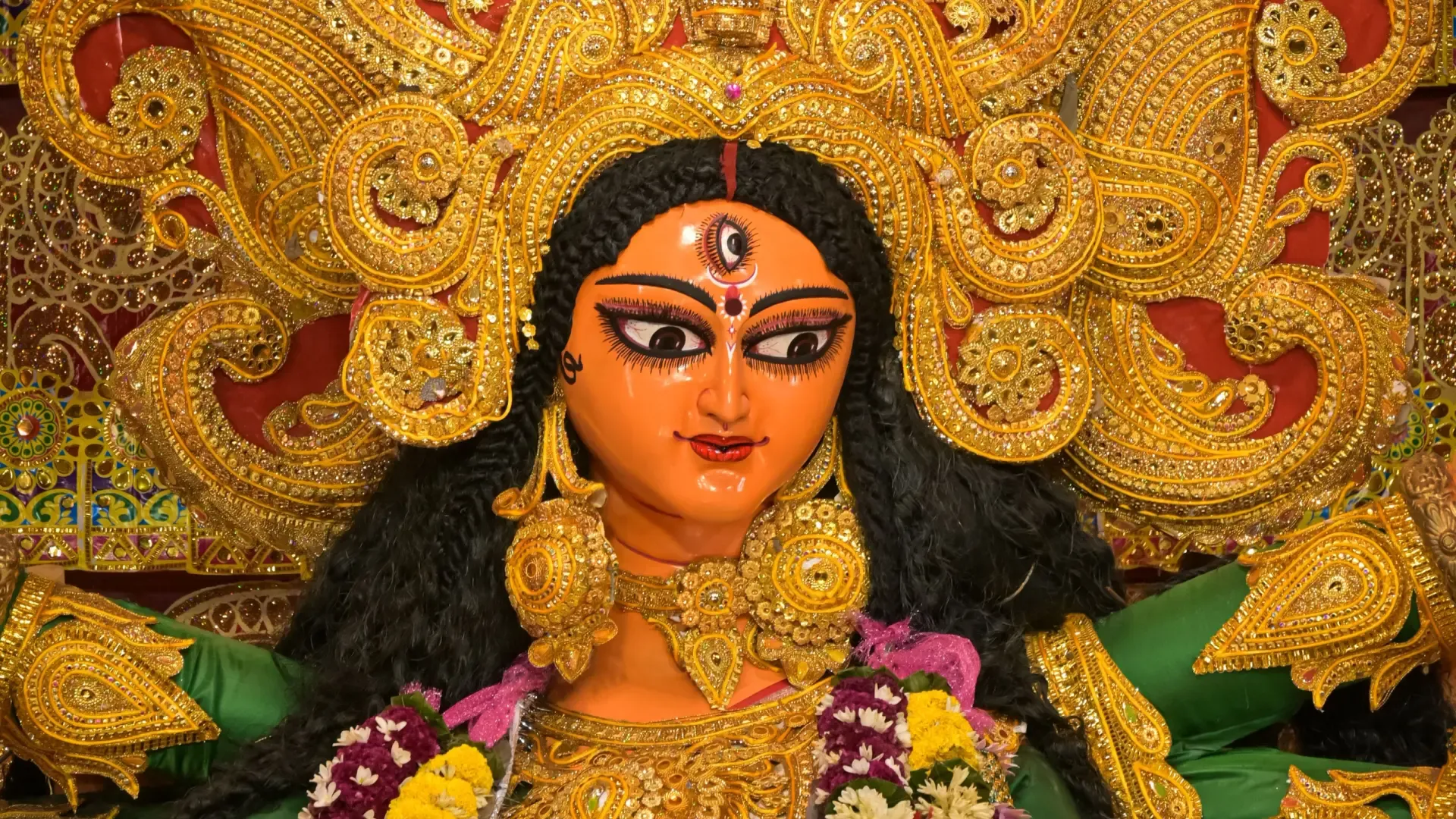 Kolkata Durga Puja 2026: Iconic Pandals, Midnight Hopping, Bonedi Bari & Complete Travel Guide