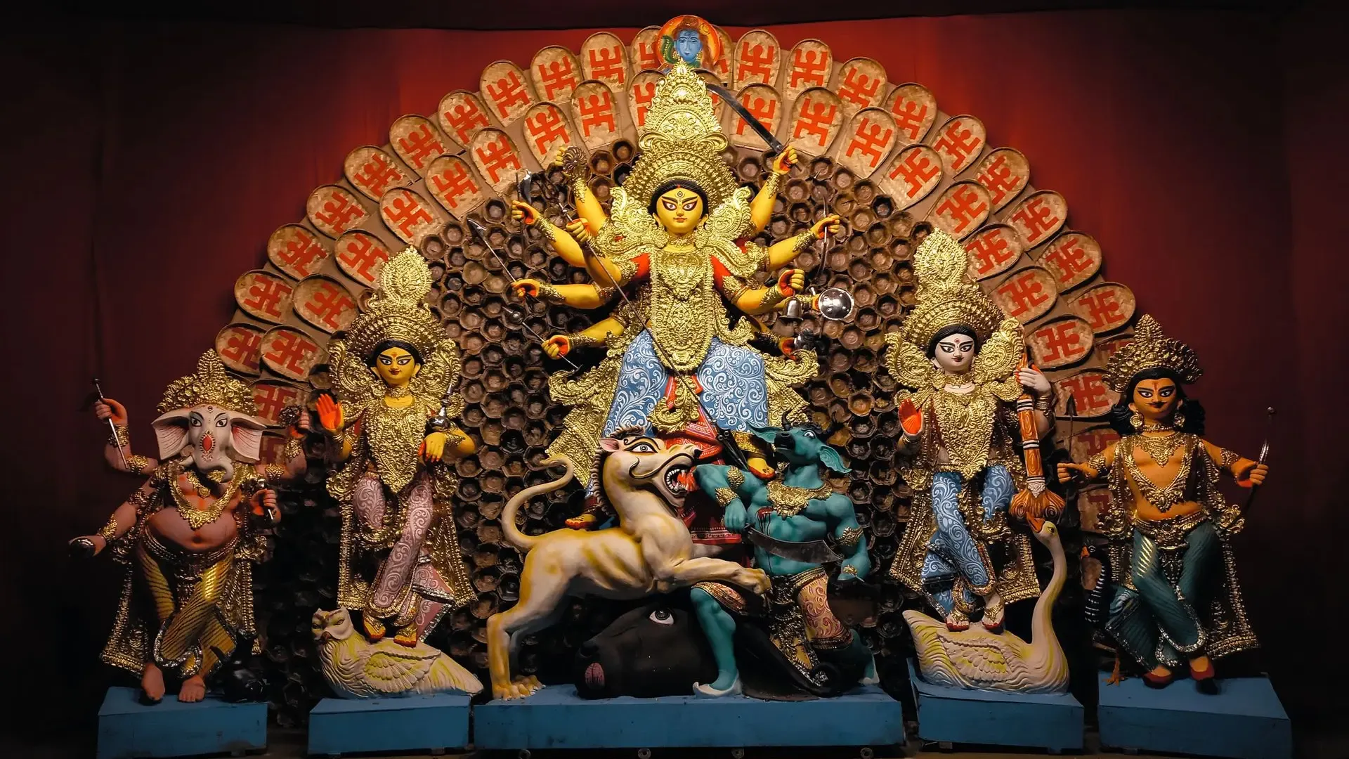Kolkata Durga Puja 2026: Iconic Pandals, Midnight Hopping, Bonedi Bari & Complete Travel Guide - Photo 3