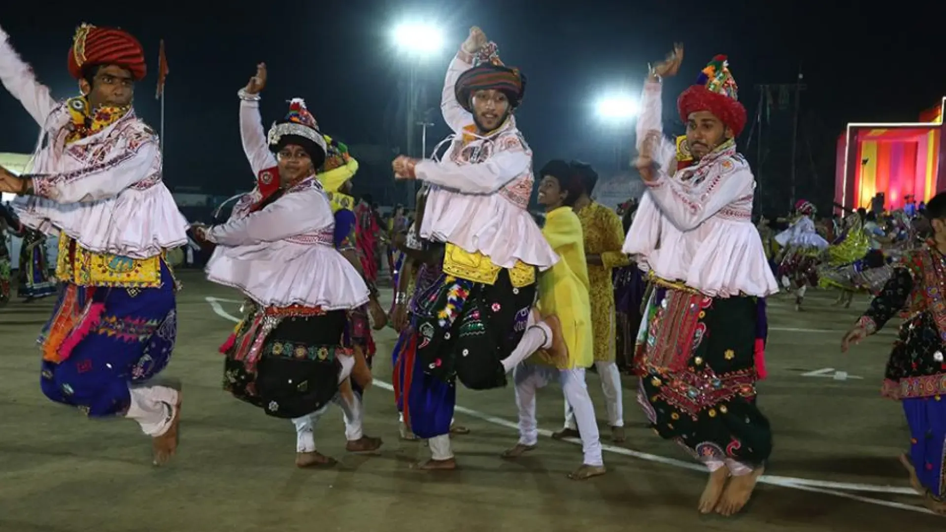 Bhuj Heritage Garba Guide 2026: Royal Chhatardi, Prag Mahal, Kutchi Raas & Timings - Photo 4